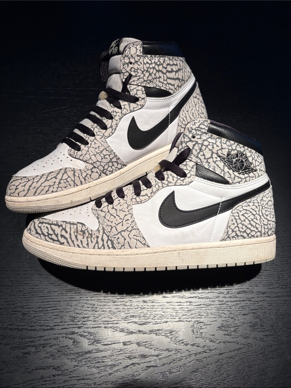 Nike Air Jordan 1 Retro High-Top Basketball in White, Gray and Black Leather